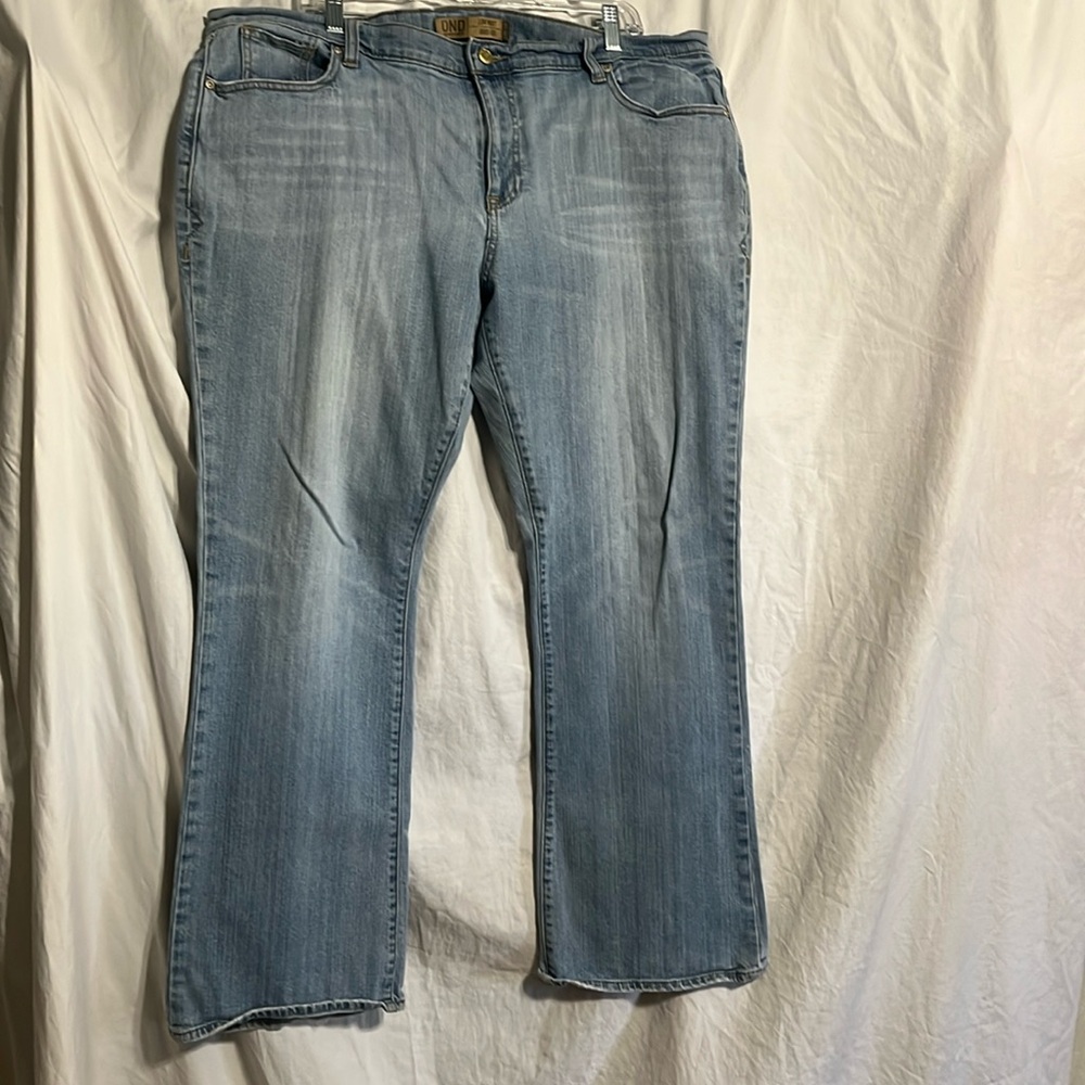 Bootcut light blue jeans